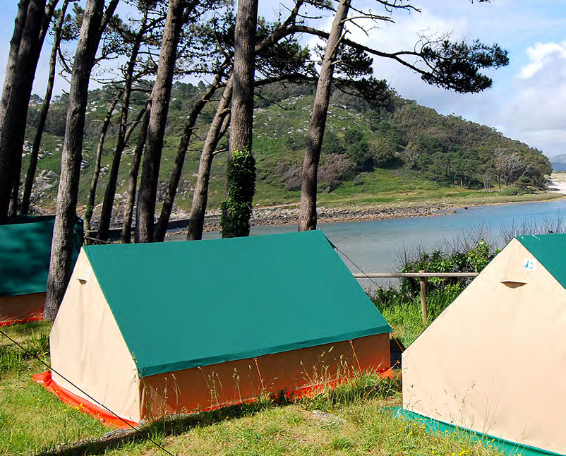 Fotografías del Camping de Cíes, situado en la isla do Faro.